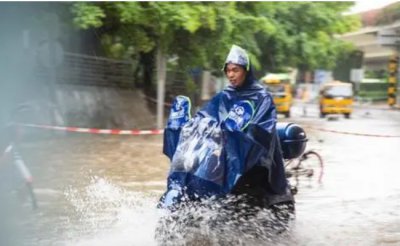 ​新一轮强降雨即将上线 居民出行该注意什么？