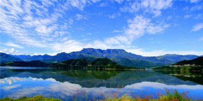 ​四川瓦屋山水怪究竟之谜，头像鲶鱼身像巨蟒_体长超20米