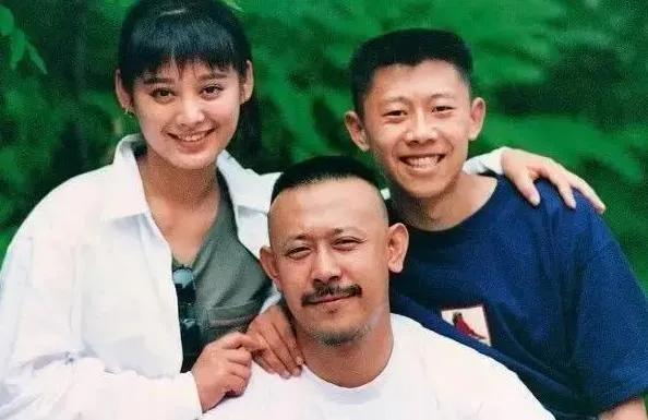 宁静个人资料简历及婚姻（演员宁静，两段失败的婚姻，50岁不再纠结结不结婚）