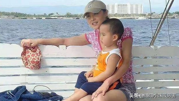 把妻子唐艺昕宠成宝，成名不靠父亲的张若昀简介