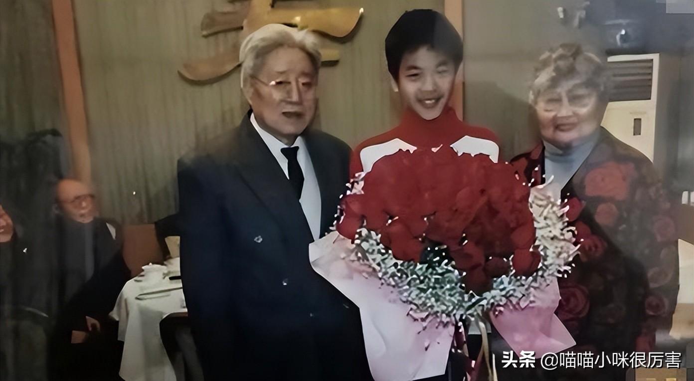 把妻子唐艺昕宠成宝，成名不靠父亲的张若昀简介