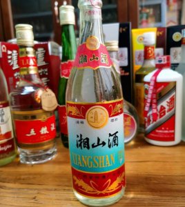 ​老派1915酒多少钱一瓶_威远老派酒1993价格