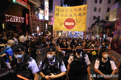 ​香港兰桂坊人流管制 避免发生踩踏事故