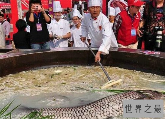 世界上巨型的十大食品排行榜，最大的切糕可供千人食用