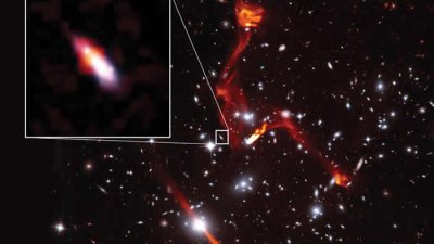 ​天文学家利用巨型星系团作为引力透镜研究遥远的射电星系