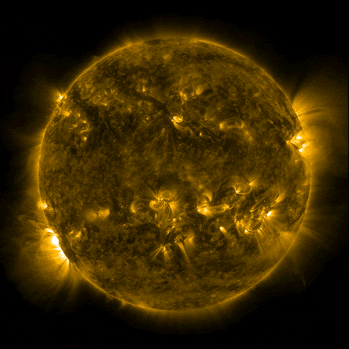 太阳一天内发射了两个M级太阳耀斑和一个X级耀斑