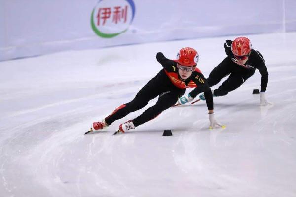 短道3000米接力中国女队摘铜 中国短道速滑姑娘们跳上领奖台