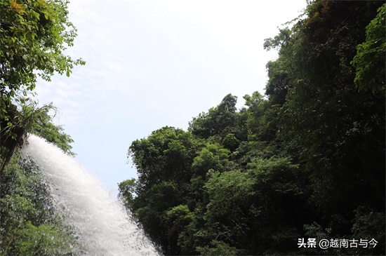 贵州荔波小七孔：水青如玉的喀斯特，被誉为最美世界自然遗产之一