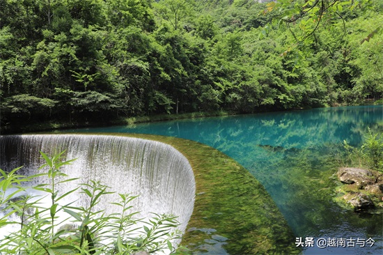 贵州荔波小七孔：水青如玉的喀斯特，被誉为最美世界自然遗产之一