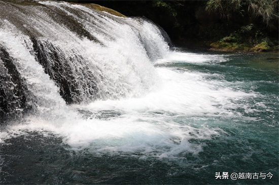 贵州荔波小七孔：水青如玉的喀斯特，被誉为最美世界自然遗产之一