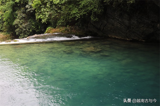 贵州荔波小七孔：水青如玉的喀斯特，被誉为最美世界自然遗产之一