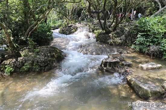 贵州荔波小七孔：水青如玉的喀斯特，被誉为最美世界自然遗产之一